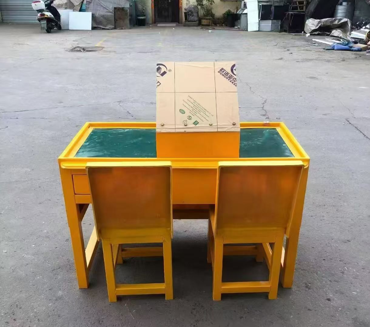 赤坎防静电导通桌井下煤矿火工品发放桌：危险品流转的安全守护者